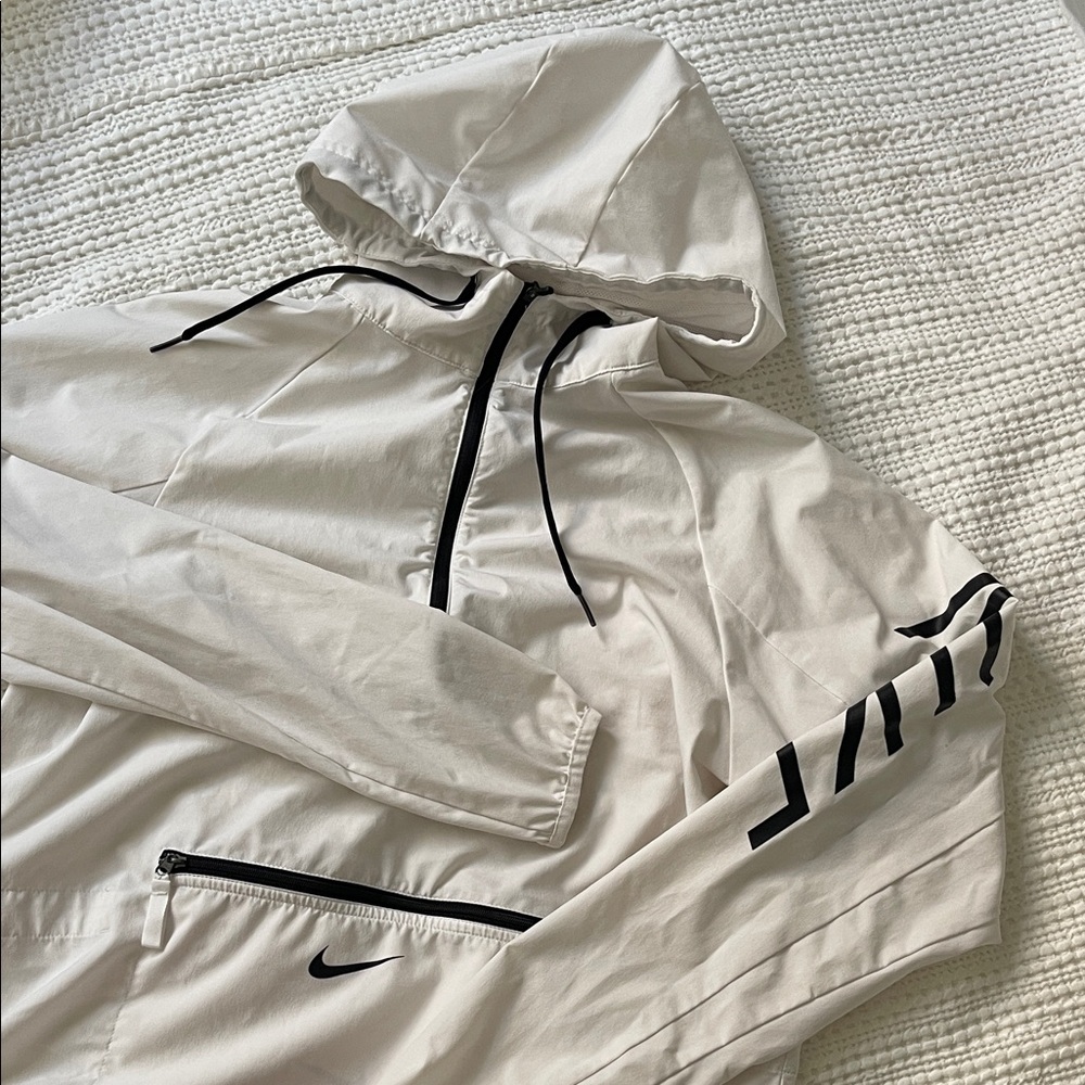 Nike white Hooded packable pocket 1/2 zip